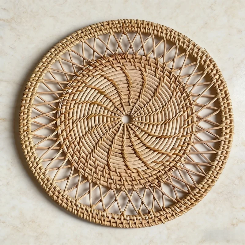 Rattan Plant Basket - ラウンド籐トレイ籐織物壁掛けボヘミアンカントリースタイル手作り壁装飾リビングルーム寝室の壁ディスプレイ用