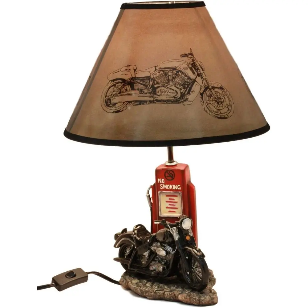 Home Decor Theme - ヴィンテージレトロブラックオートバイガスポンプデスクランプ（シェード付き）、高さ19インチ、ルート66テーマの家の装飾照明
