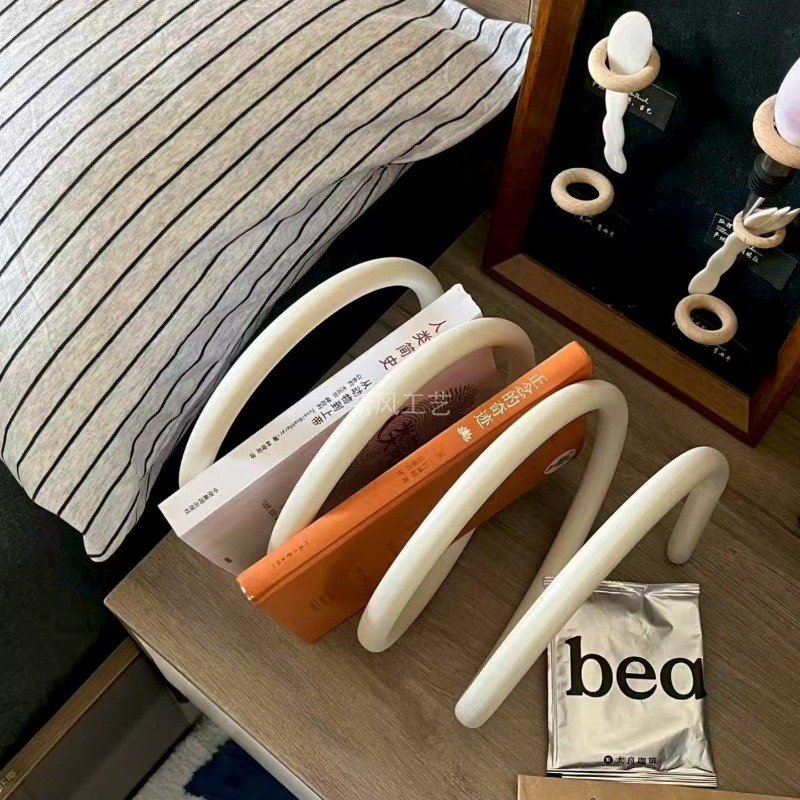 クリエイティブミニマリストメタルマガジンラックデスクトップブ - Home Decor Magazine のレビューと価格
